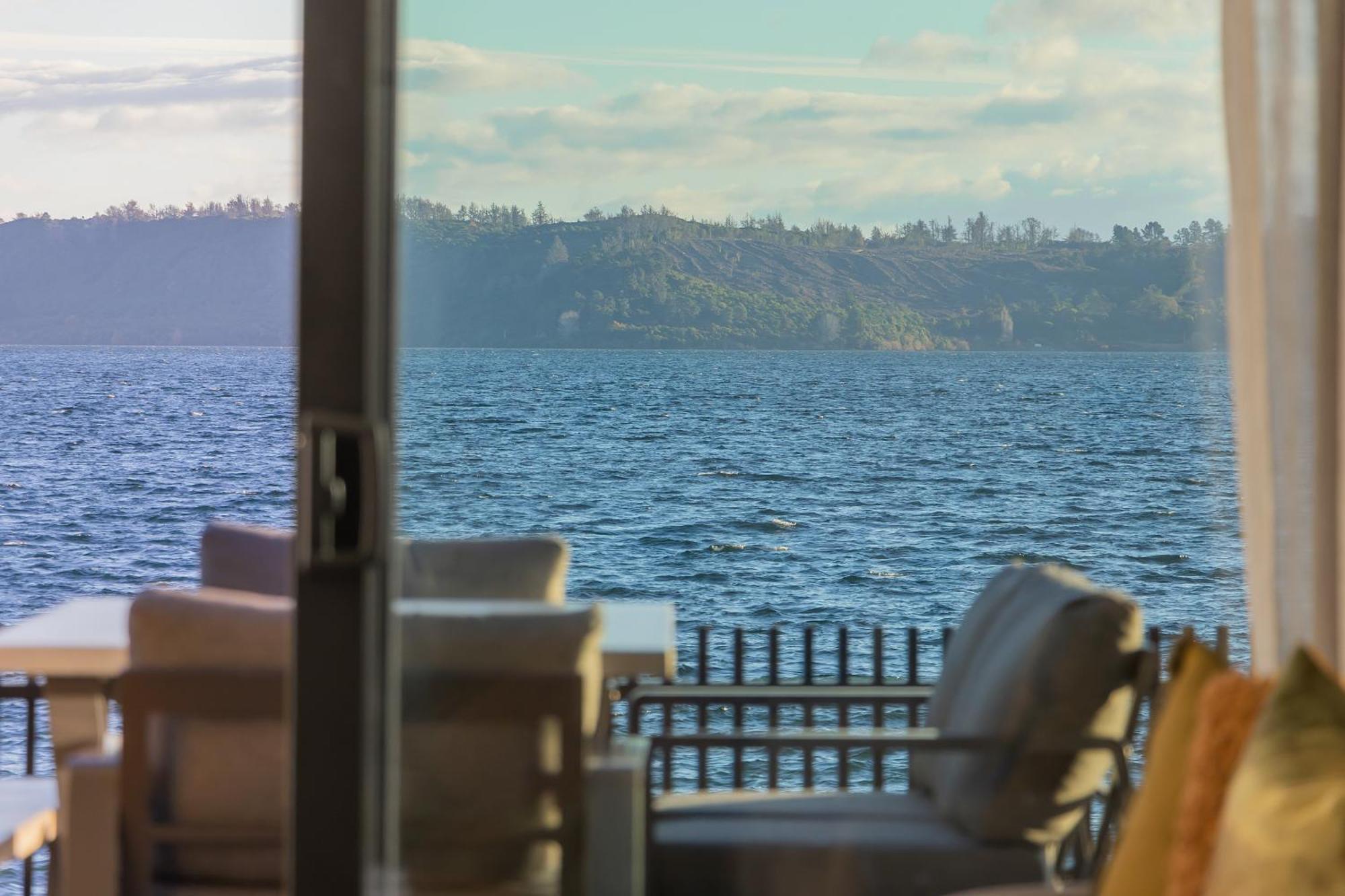 Absolute Lakefront House Taupo Eksteriør billede