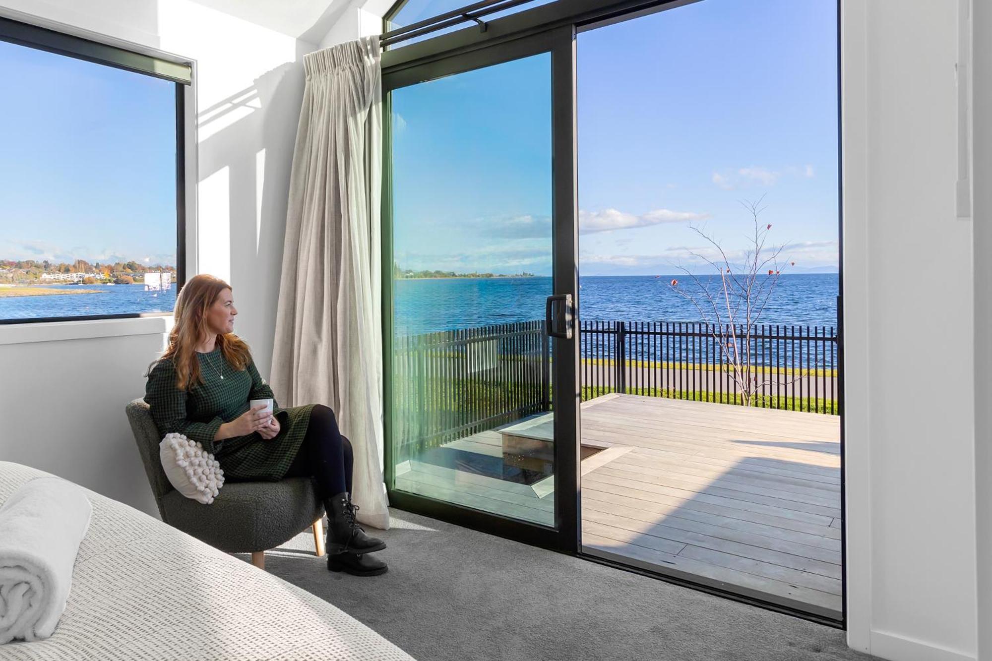 Absolute Lakefront House Taupo Eksteriør billede